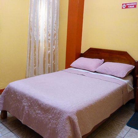 Hostal Leon Dormido Puerto Baquerizo Moreno Exterior foto
