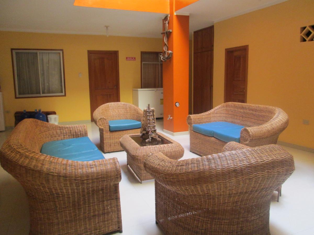Hostal Leon Dormido Puerto Baquerizo Moreno Exterior foto