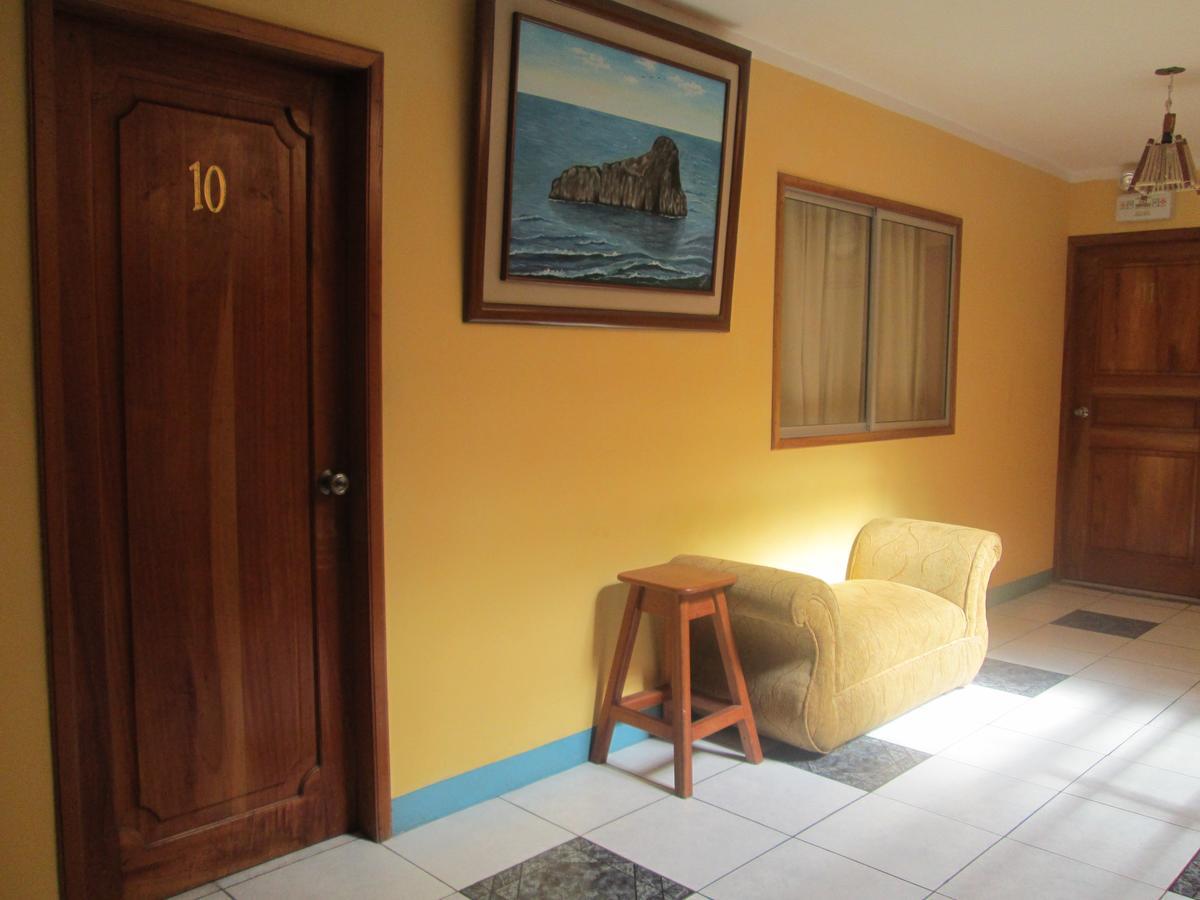 Hostal Leon Dormido Puerto Baquerizo Moreno Exterior foto