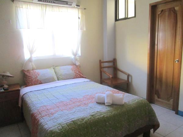 Hostal Leon Dormido Puerto Baquerizo Moreno Exterior foto